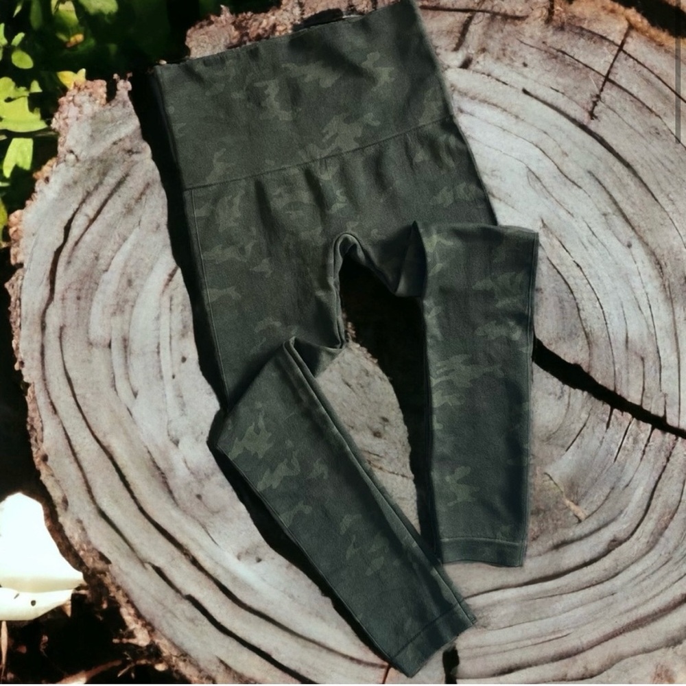 Bagatelle Collection Leggings Tights Size Small
Camouflage 22" Inseam